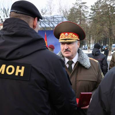 Более 80 бывших силовиков Белоруссии лишены званий за содействие протестам
