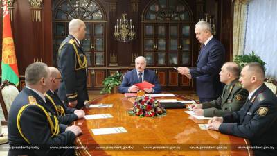 Лукашенко лишил званий более 80 бывших военнослужащих и силовиков
