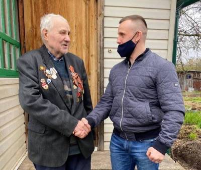 Смоленские добровольцы поздравили ветеранов Великой Отечественной войны