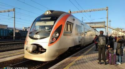 В Житомирской области восстанавливают движение поездов