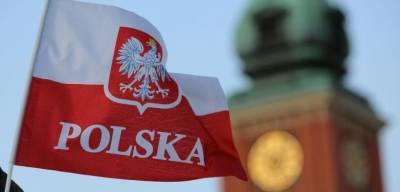 Даже спустя неделю инцидент с российским флагом не дает покоя полякам
