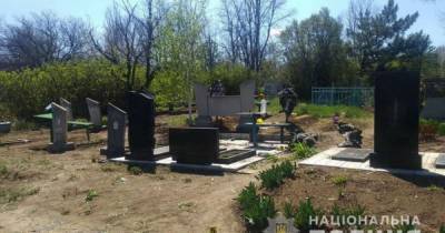 Заложили самодельную взрывчатку: в полиции рассказали детали гибели мужчины на кладбище в Донецкой области