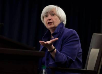 Йеллен допускает повышение процентных ставок, насчет трат не беспокоится