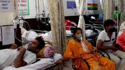 По всей Индии экстренно разворачивают временные госпитали для больных COVID-19