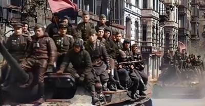 Кадры с парада советских войск в Берлине в мае 1945-го раскрасили с помощью нейросетей