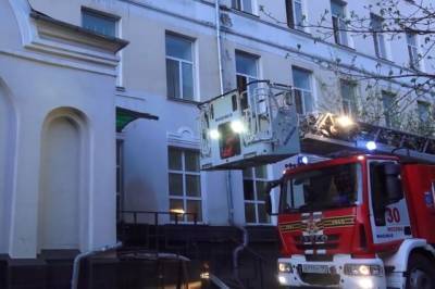 Следователи назвали приоритетную версию пожара в московской гостинице