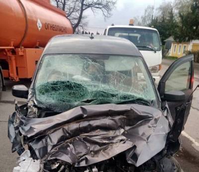 Огнеопасно: Иномарка врезалась в бензовоз на трассе "Дон"