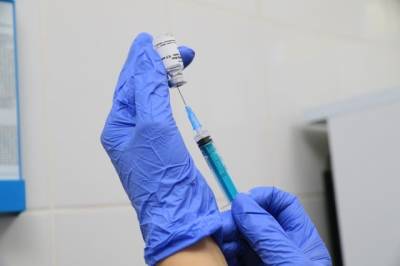 Эпидемиолог объяснил необходимость второй дозы вакцины от коронавируса