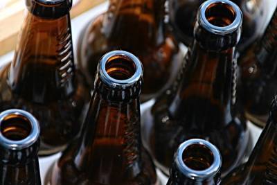 Трое молодых людей ограбили бар в Чите, они вынесли 10 бутылок пива