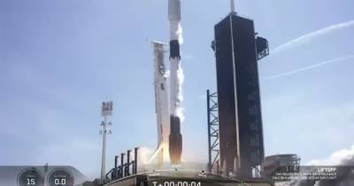 SpaceX успешно запустила ракету Falcon 9 с новой партией спутников для "глобального Wi-Fi"