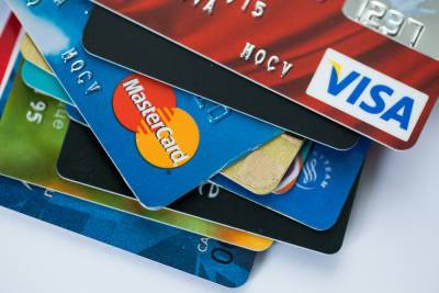 Эксперт перечислил опасности кредитных карт