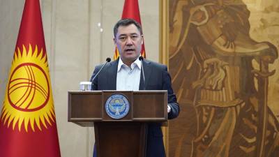 Президент Киргизии подписал новую редакцию конституции республики