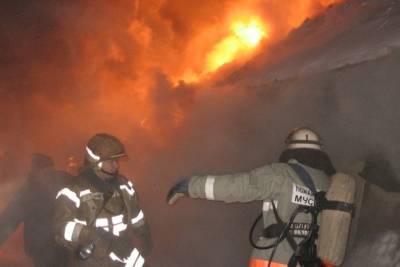 В Ивановской области пожар в заброшке тушили 16 человек