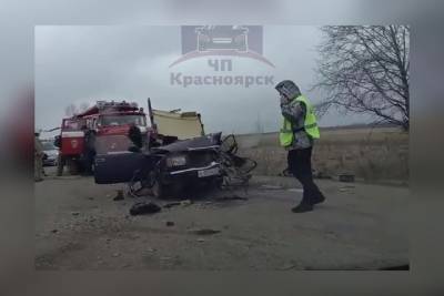 В Красноярском крае водитель без прав вылетел на «встречку» и устроил смертельное ДТП