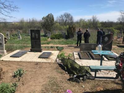 Очередная трагедия в Донбассе. Украинская мина на кладбище убила мирного жителя