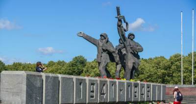 Дню Победы в Риге быть! Доступ к памятнику Освободителям закрывать не будут
