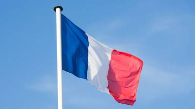 Мэрия Нижневартовска объяснила флаги Франции на площади