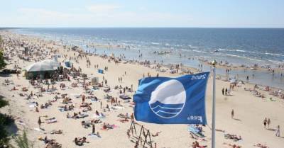 "Синий флаг" поднимут 13 пляжей Латвии — среди них ни одного юрмальского