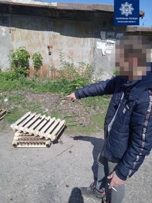 В Лисичанске полицейские обнаружили вора, который влез в окно и украл радиаторы из квартиры
