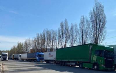На киевской таможне выстроилась очередь грузовиков