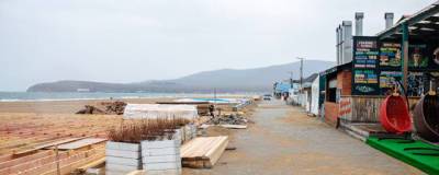 К сезону на приморских пляжах Шаморы построят деревянные открытые террасы