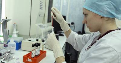 Центр «Вектор» испытывает трехкратную вакцинацию «Эпиваккороной»