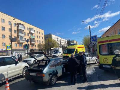 Один человек пострадал в столкновении "Приоры" и "Москвича" в Твери