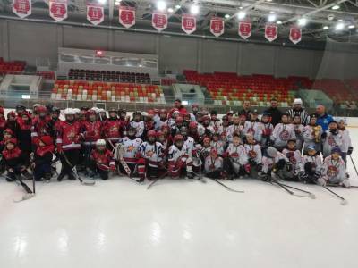 Глазовские хоккеисты заняли первое место в турнире «Память»