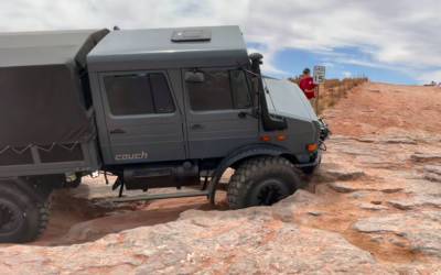 Mercedes Unimog на горном бездорожье — видео