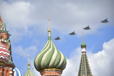 Авиационная тренировка парада Победы прошла в небе над Москвой
