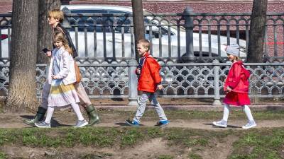 В России выплаты по 10 тыс. рублей на школьников проведут до 17 августа