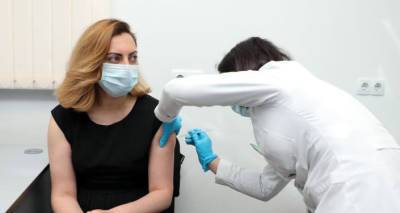 Лена Назарян привилась от коронавируса китайской вакциной