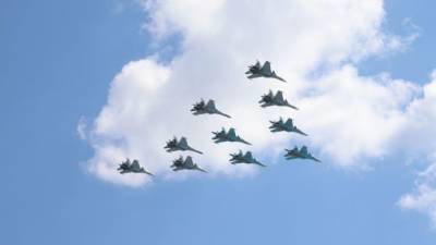 Репетиция авиачасти главного парада Победы прошла в небе над Красной площадью
