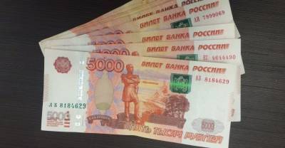 Выплаты по 10 тысяч рублей семьям со школьниками проведут до 17 августа