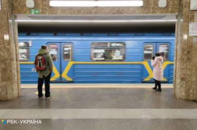 В метро Киева возникла небывалая давка после окончания локдауна ФОТО