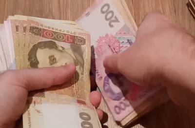 Украинцам повысят зарплаты: премьер Шмыгаль озвучил суммы