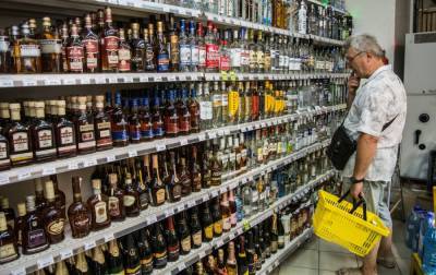 Минэкономики предлагает повысить цены на алкоголь: на сколько может подорожать