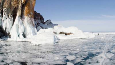 Фантастические кадры: на Байкале засняли купание в ледяных иглах