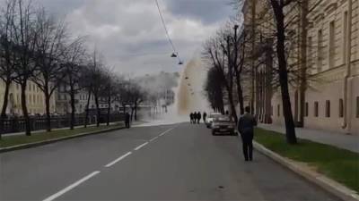 В центре Санкт-Петербурга прорвало трубу с кипятком