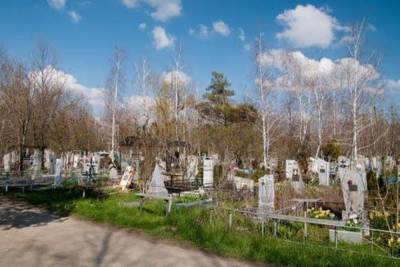 Жителям Кубани разрешили посещение кладбищ на майских каникулах