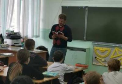В Братске депутат Заксобарния Иркутской области Олег Попов провел «Урок мужества» для кадетов