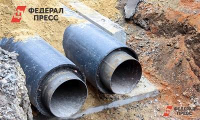 Фонтан кипятка бьет из-под земли в центре Петербурга