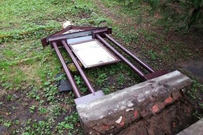 Из-за ветра в Тверской области упала памятная часовня