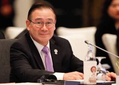 Глава МИД Филиппин матом потребовал от Пекина-"дурачка" убрать корабли из Южно-Китайского моря