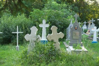 Ограничения на поминальные дни в Днепре: власть запретит въезд на кладбища