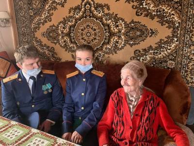 Кимрские следователи навестили ветерана Великой Отечественной войны Александру Струкову
