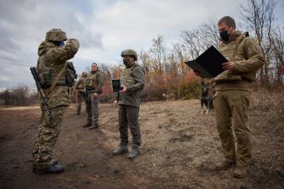Каждый второй украинец выступает за прямые переговоры Зеленского с Донецком и Луганском