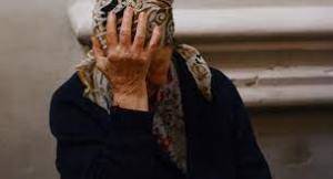 87-летнюю пенсионерку из-за квартиры избивали дочь и внучка в Ташкенте