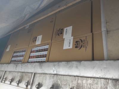 Водитель бросил фуру с 350 тысячами пачек сигарет на границе c Литвой