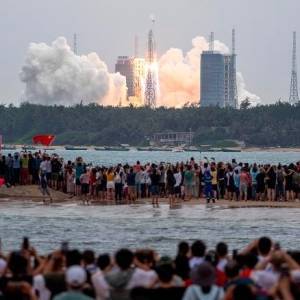 Китайская ракета вышла из-под контроля: ее падение на Землю ожидают 8 мая